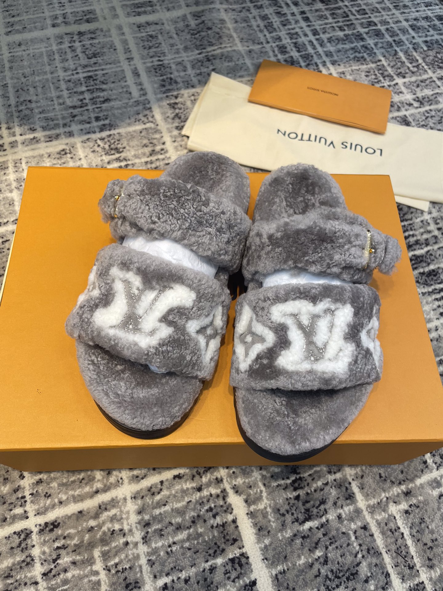 LUV WOMEN’S PASEO FLAT COMFORT MULE GREY