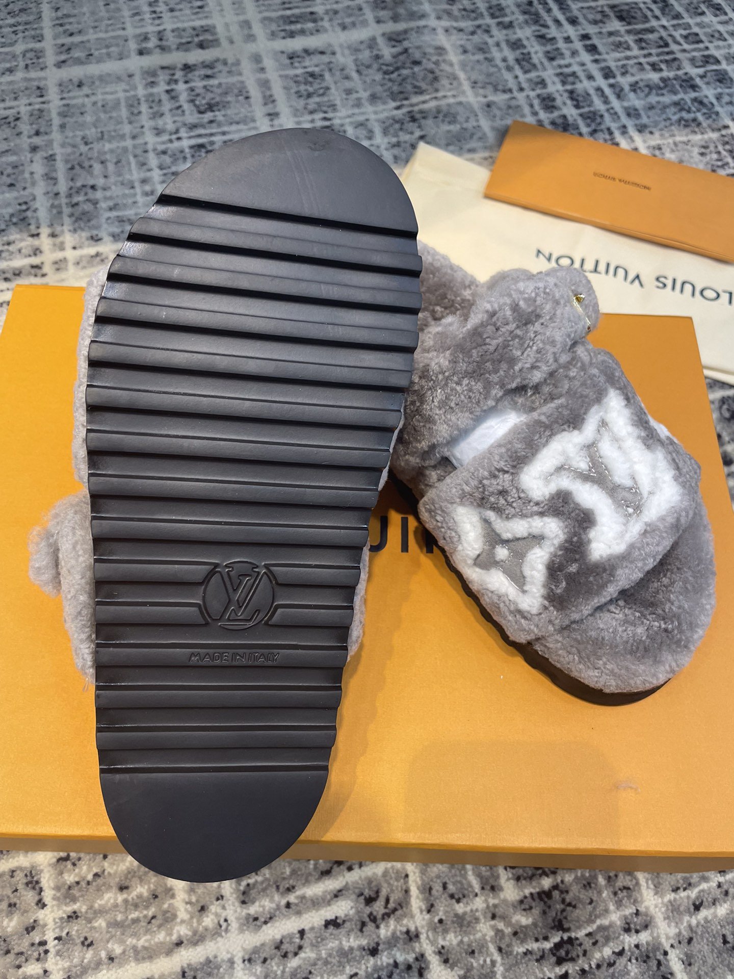 LUV WOMEN’S PASEO FLAT COMFORT MULE GREY