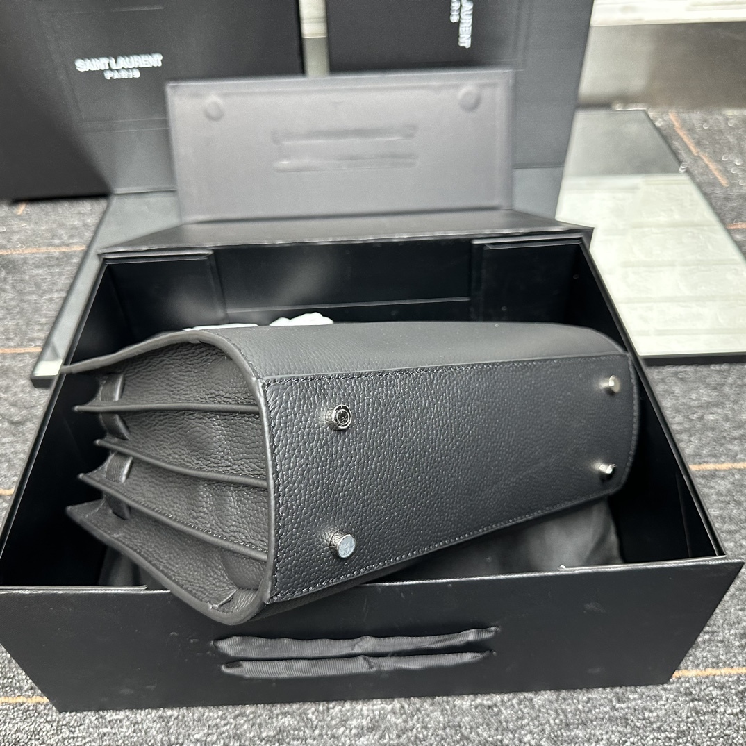 YSL SAC DE JOUR BABY IN GRAINED LEATHER BLACK 26CM