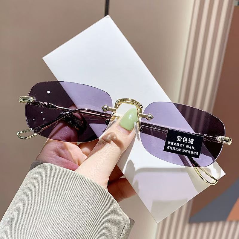 Ultraleichte randlose selbsttönende Lesebrille