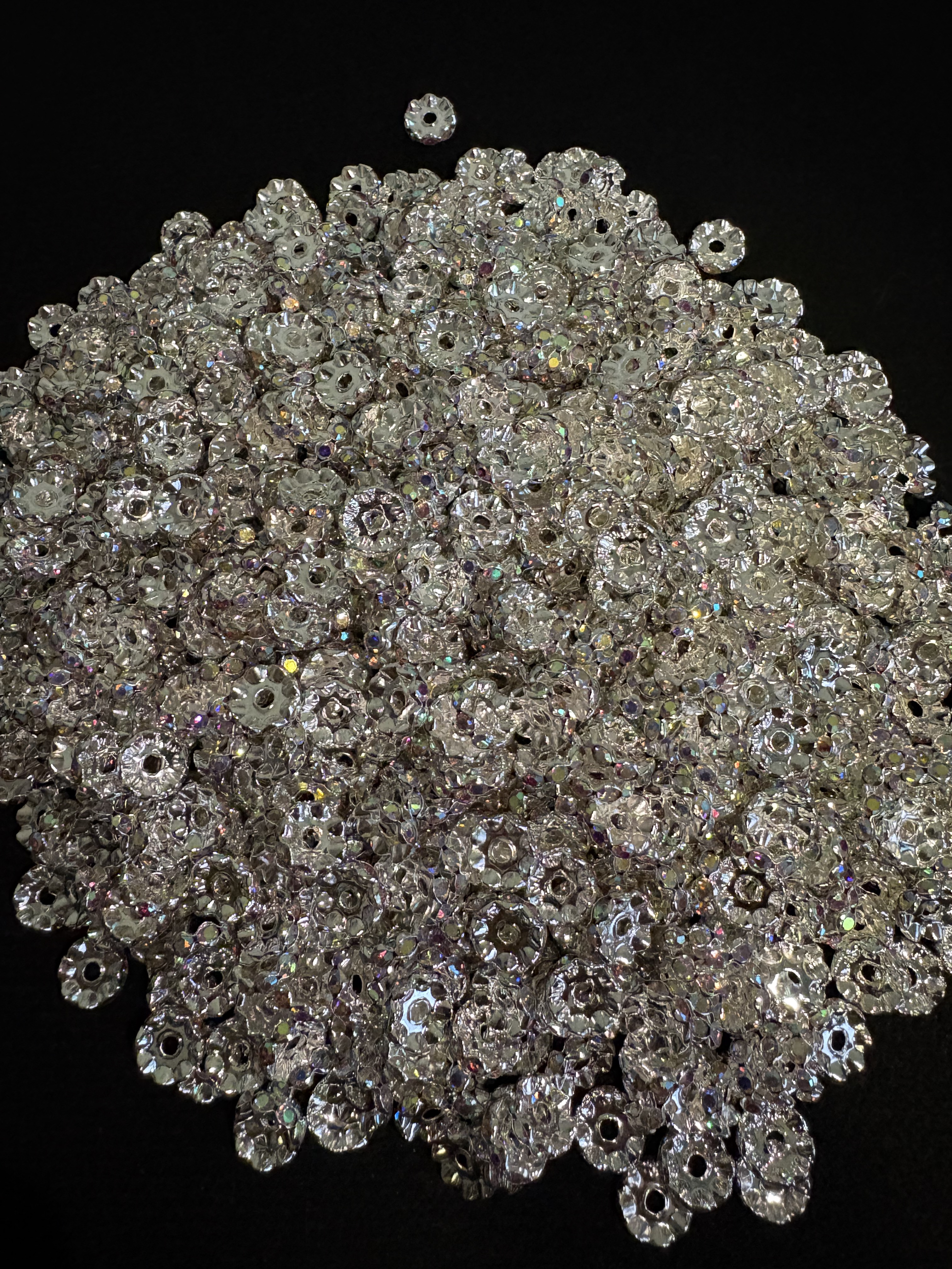 Wavy spacers for beaded pens