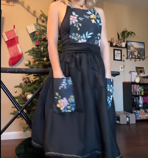 2026 Handmade Floral Holiday Apron-A Gift of Spring