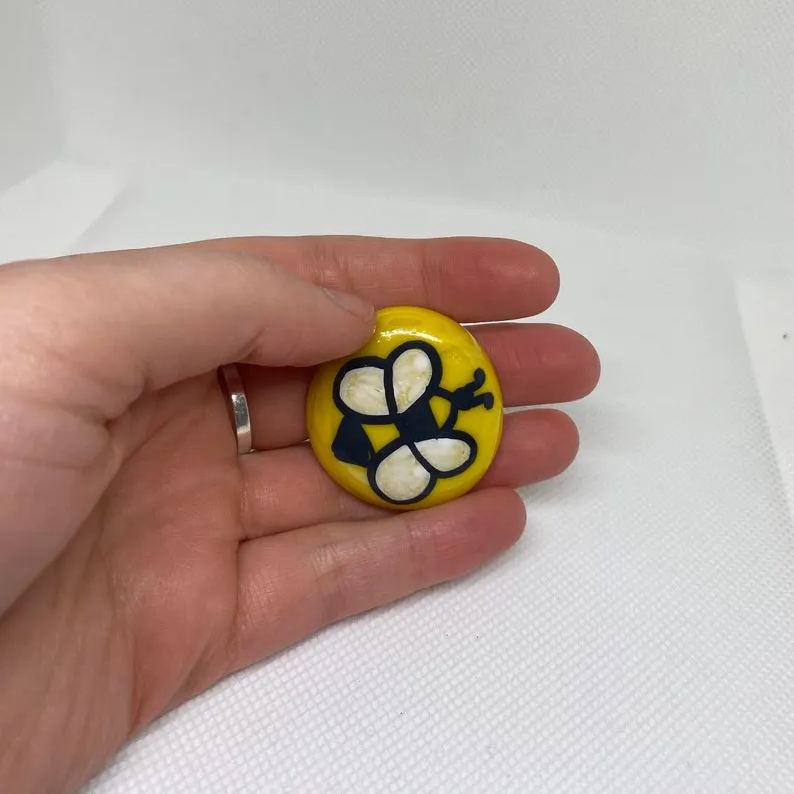 Bumble bee Pocket Hug