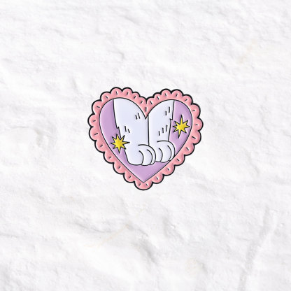 Purplehecate Lace Heart Toe Bean Cat Pin