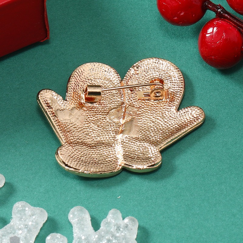 Purplehecate Snowflake Gloves Pin