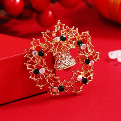 Purplehecate Holly Wreath Brooch Pin