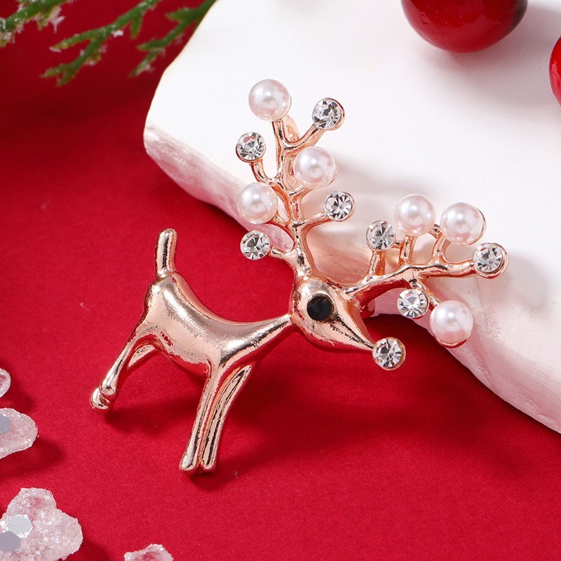 Purplehecate Christmas Giraffes Pin