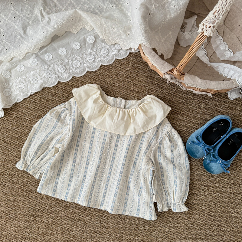 Long-sleeve shirt with a Peter Pan collar and floral print 