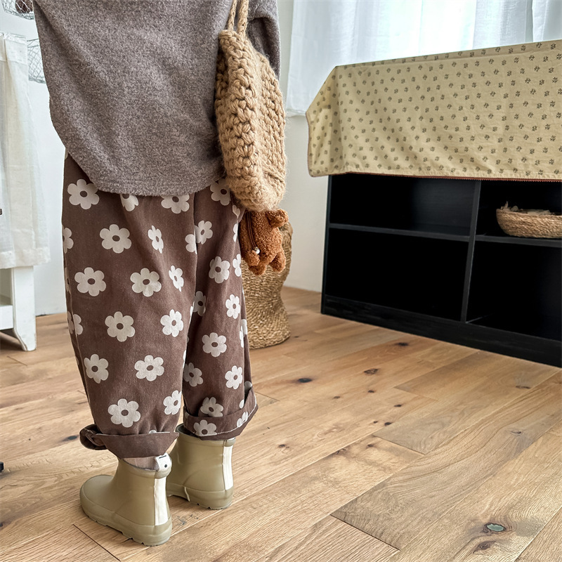 DailyBebe Kids Flowers Print Washed Denim Pants