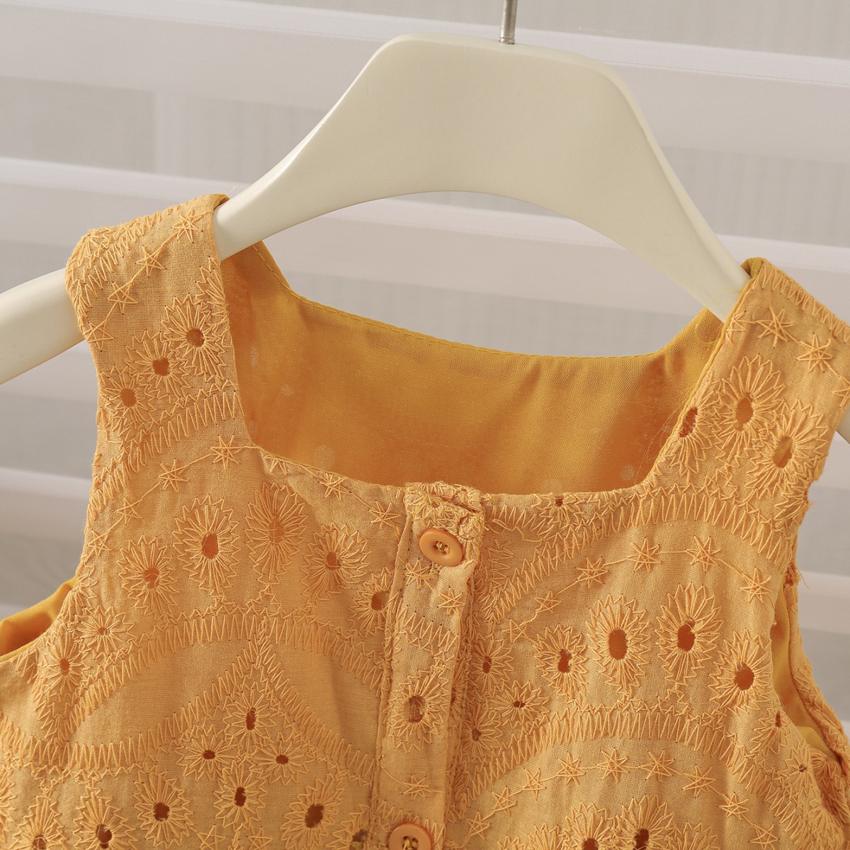 Kid Girls Lace Sleeveless Vest and Shorts 2-piece Set