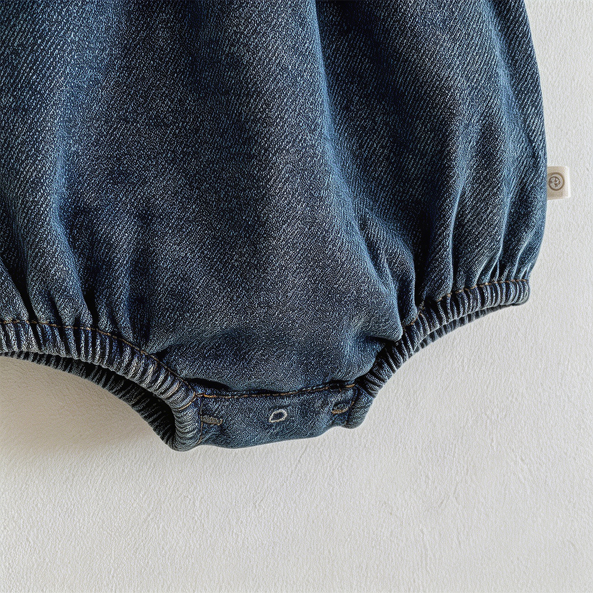 Lace-trimmed Ruffled Collar Sleeveless Denim Romper