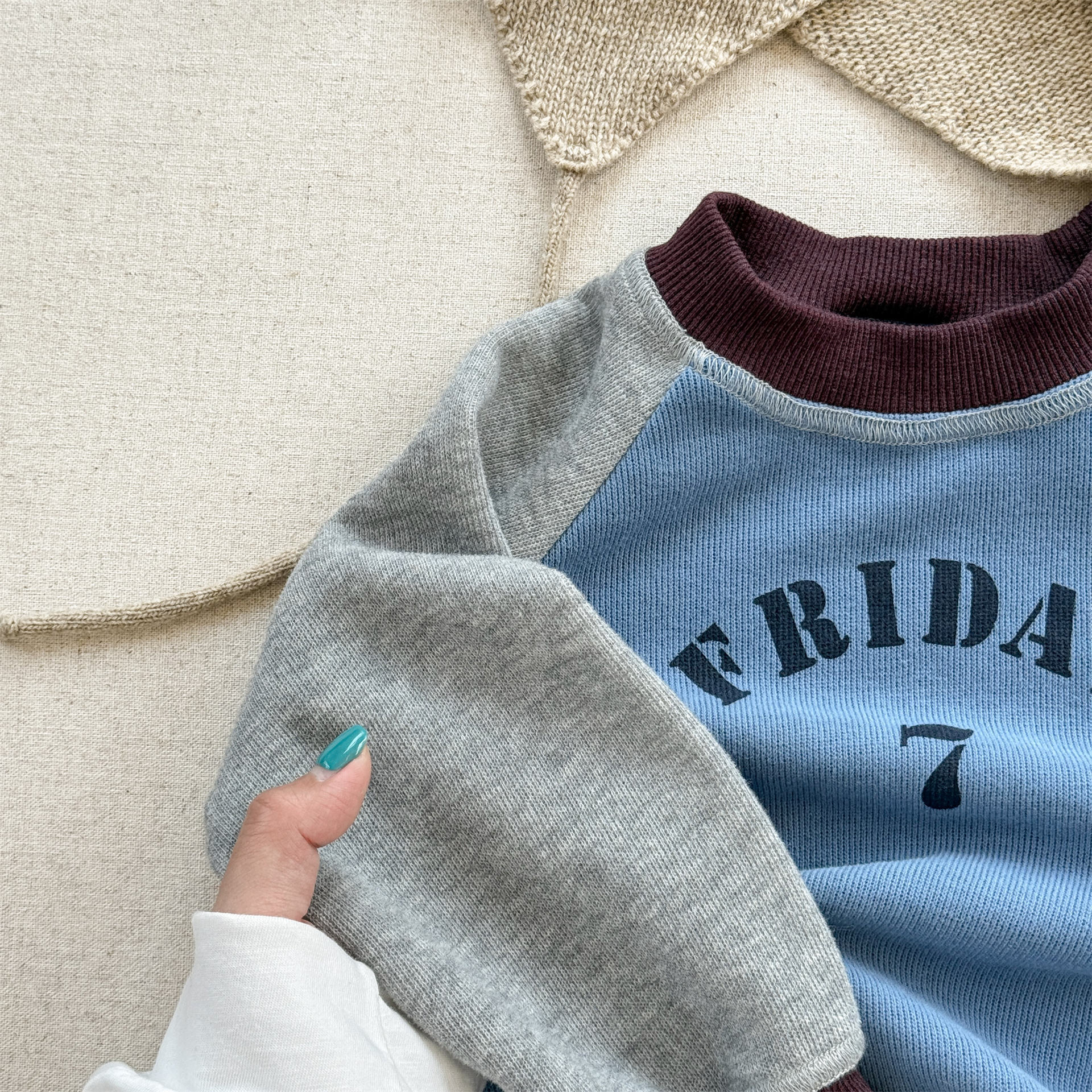 Kids Contrasting Colors Sleeve Sweatshirt