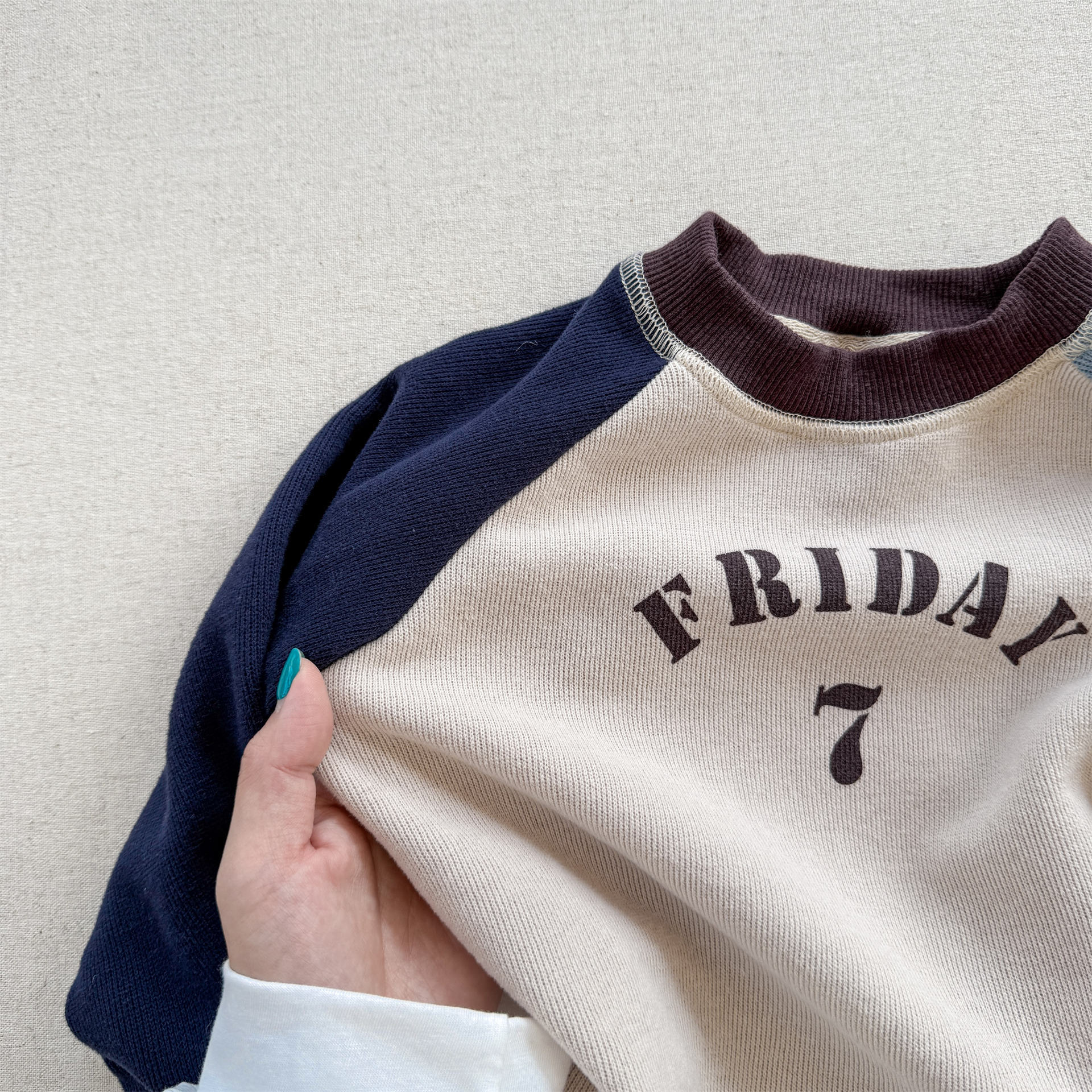 Kids Contrasting Colors Sleeve Sweatshirt