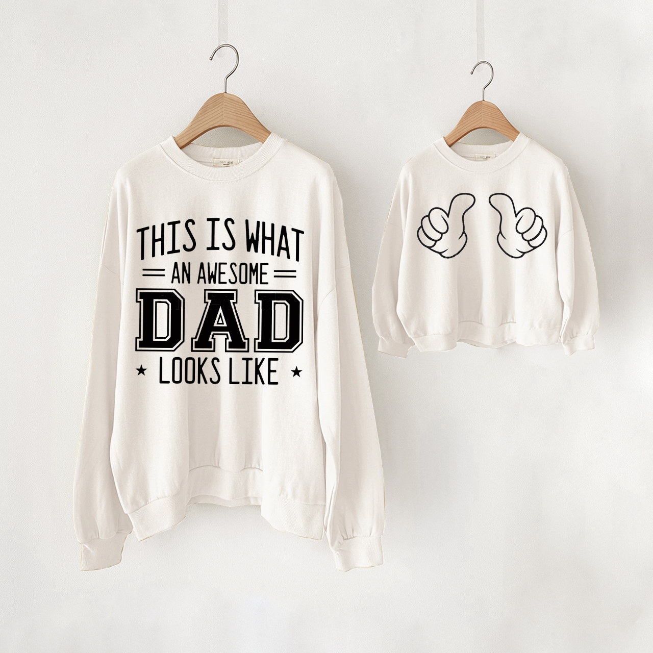 THIS IS WHAT AN AWESOME DAD LOOKS LIKE Daddy and me Slogan Sweatshirt