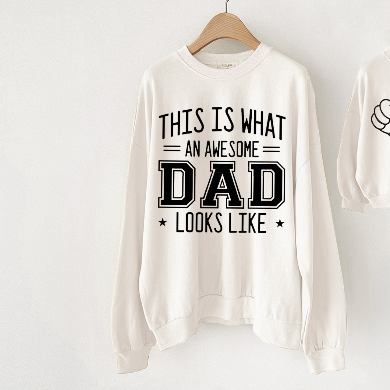 THIS IS WHAT AN AWESOME DAD LOOKS LIKE Daddy and me Slogan Sweatshirt