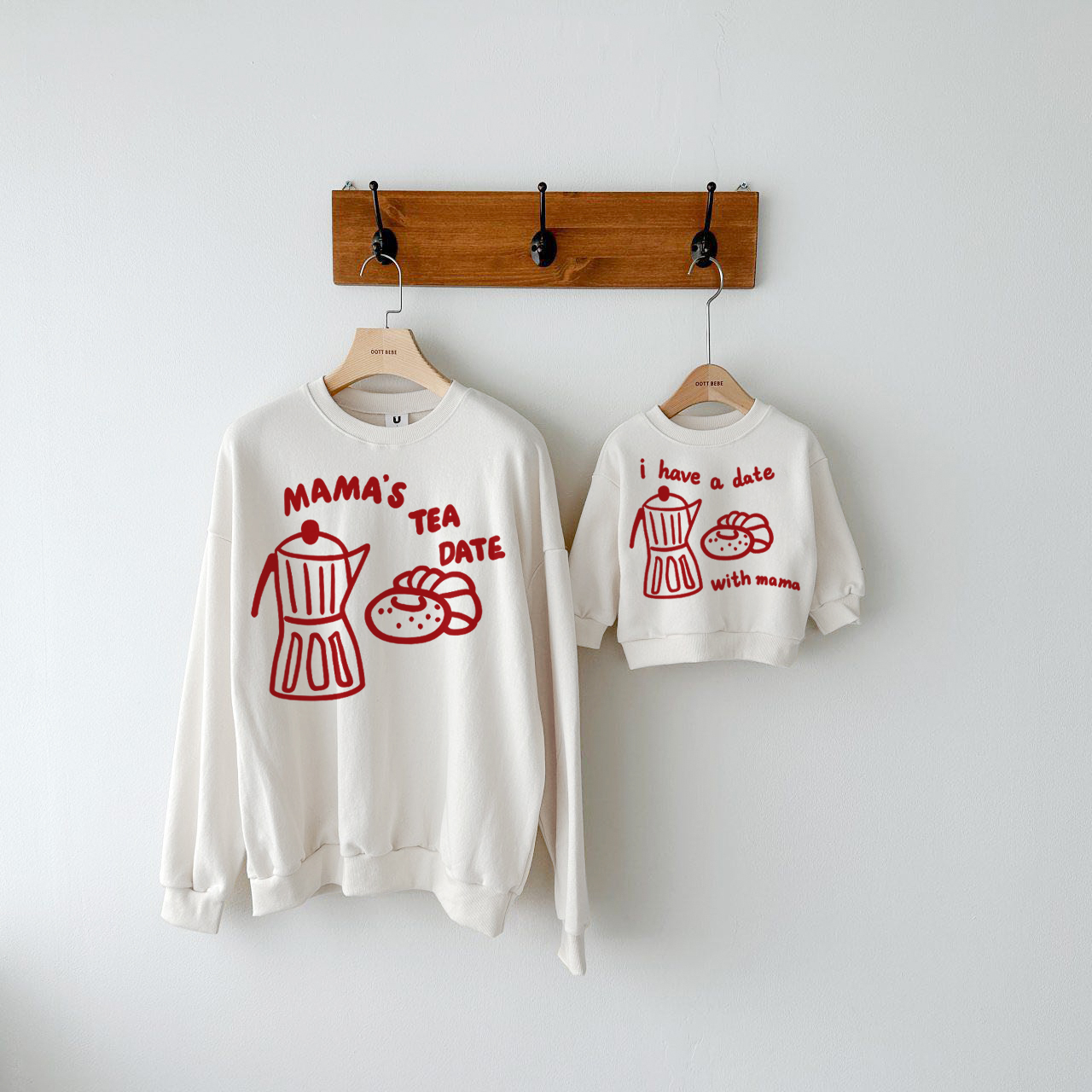 MAMA'S TEA DATE / I HAVE A DATE WITH MAMA Family Sweatshirt