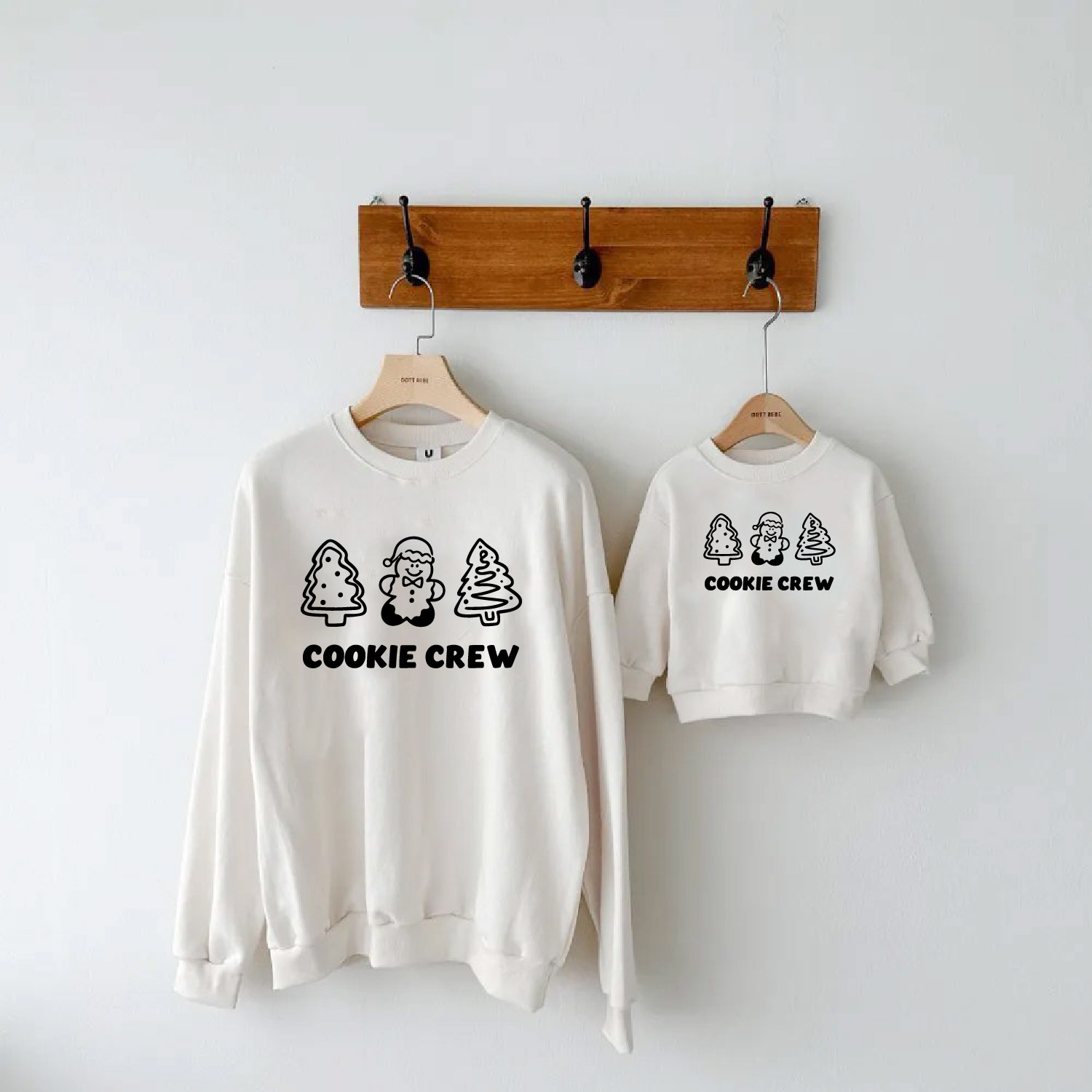 COOKIE CREW Family Christmas Tree Sweatshirt