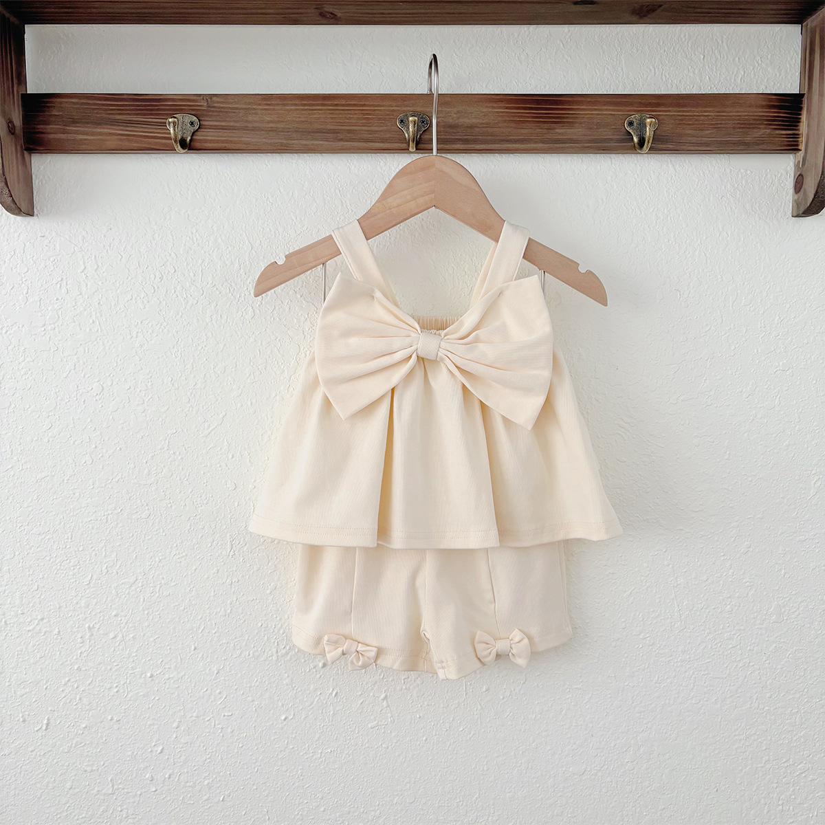 Baby 2-Piece Suspenders Bow Shorts Set