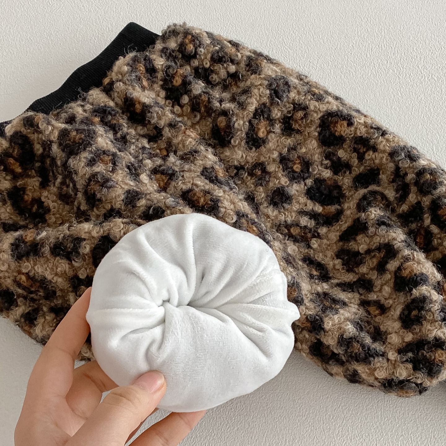 Baby Girl Cat Bow 2-piece Leopard Print Fleece Set
