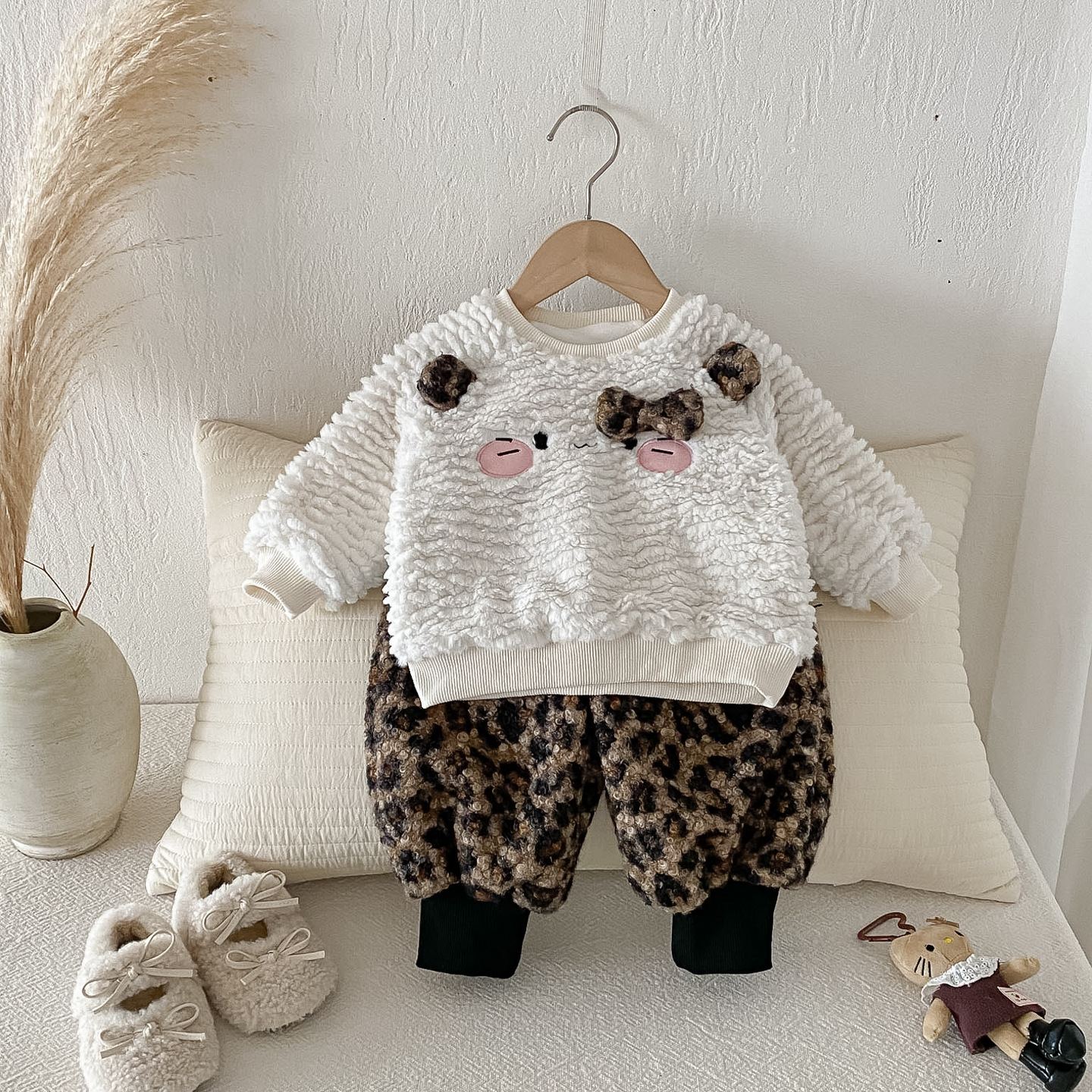 Baby Girl Cat Bow 2-piece Leopard Print Fleece Set