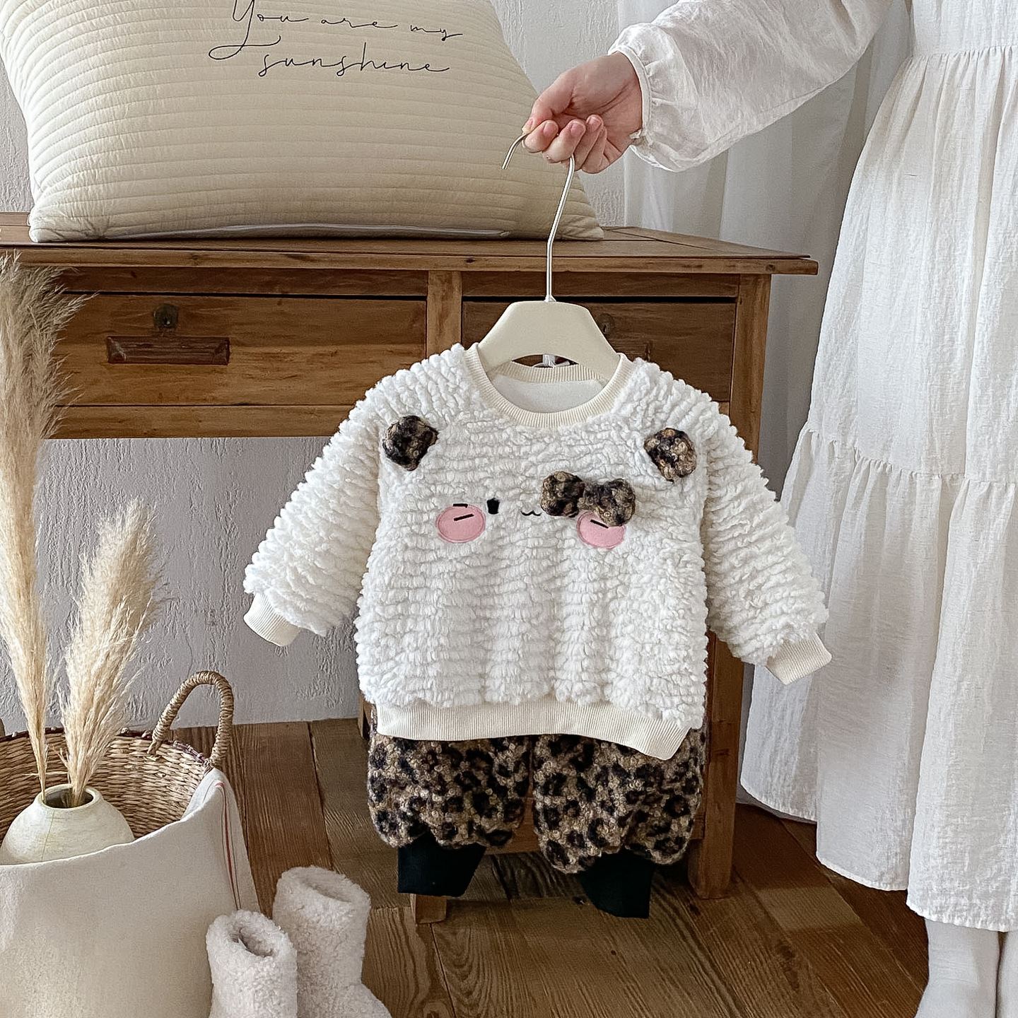 Baby Girl Cat Bow 2-piece Leopard Print Fleece Set