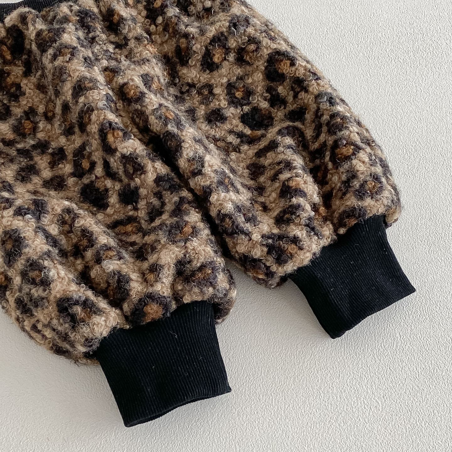 Baby Girl Cat Bow 2-piece Leopard Print Fleece Set