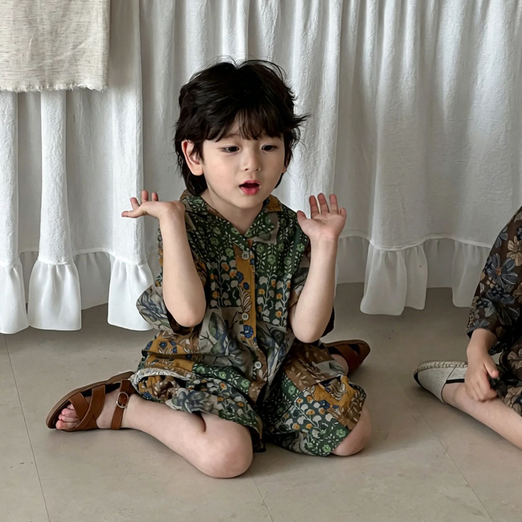 Kids Woodland-style vintage floral children’s outfit