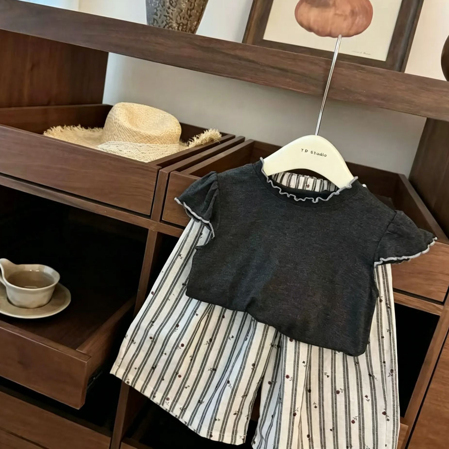 Baby& Kid Wood Ear Edge T-shirt and Striped Floral Pants Set