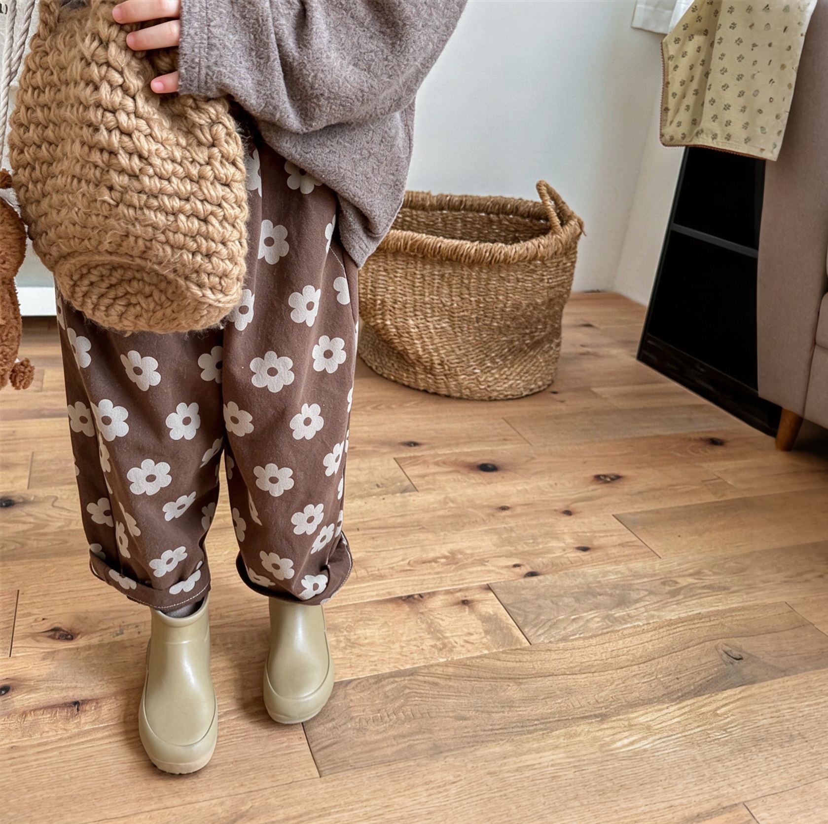 DailyBebe Kids Flowers Print Washed Denim Pants
