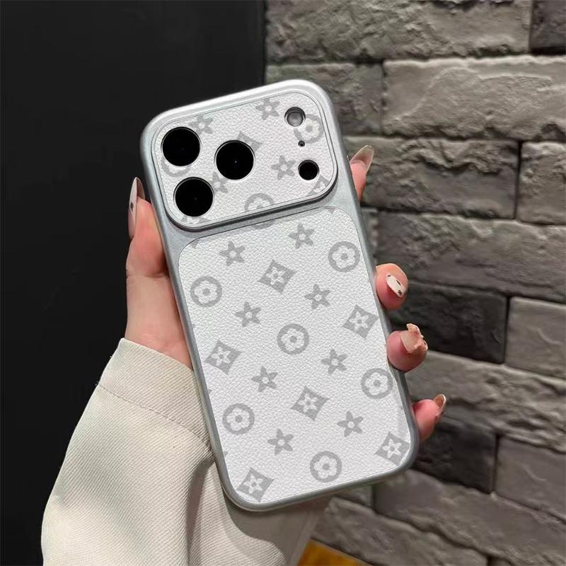 Retro Symmetric Pattern Phone Case. Lmitation Sheepskin Phone Case Upgrade Style. The Sheepskin Like Texture Brings A Luxurious And Soft Touch, And The Durable Material Can Protect Your Phone From Bumps And Falls. Suitable For Apple Phone Cases.