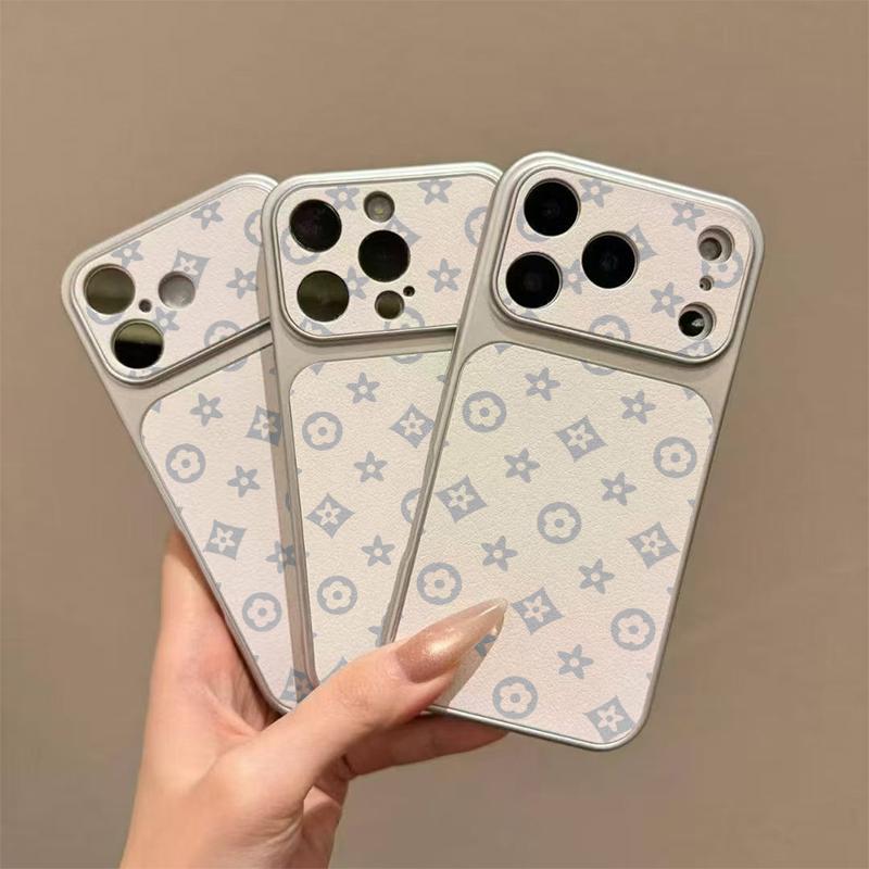 Retro Symmetric Pattern Phone Case. Lmitation Sheepskin Phone Case Upgrade Style. The Sheepskin Like Texture Brings A Luxurious And Soft Touch, And The Durable Material Can Protect Your Phone From Bumps And Falls. Suitable For Apple Phone Cases.