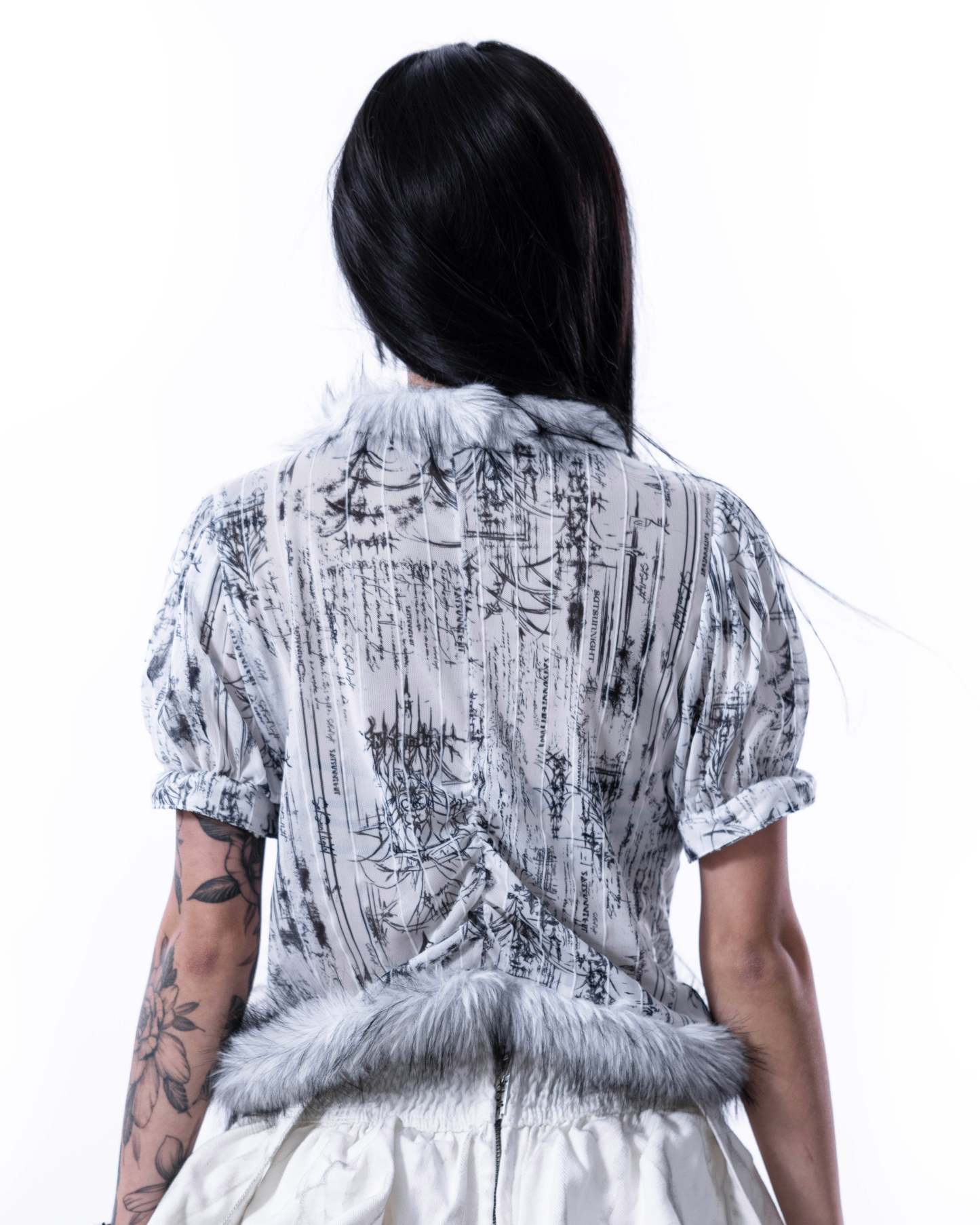 <IT's N0T BLACK & WHITE> - WHITE CYGNUS OLOR