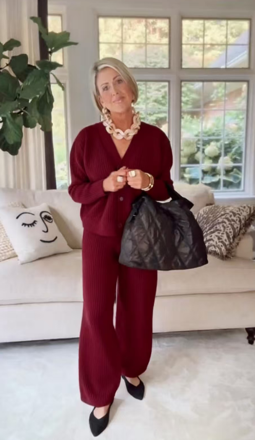 2025🔥Casual V-neck button-down knitted cashmere drawstring suit