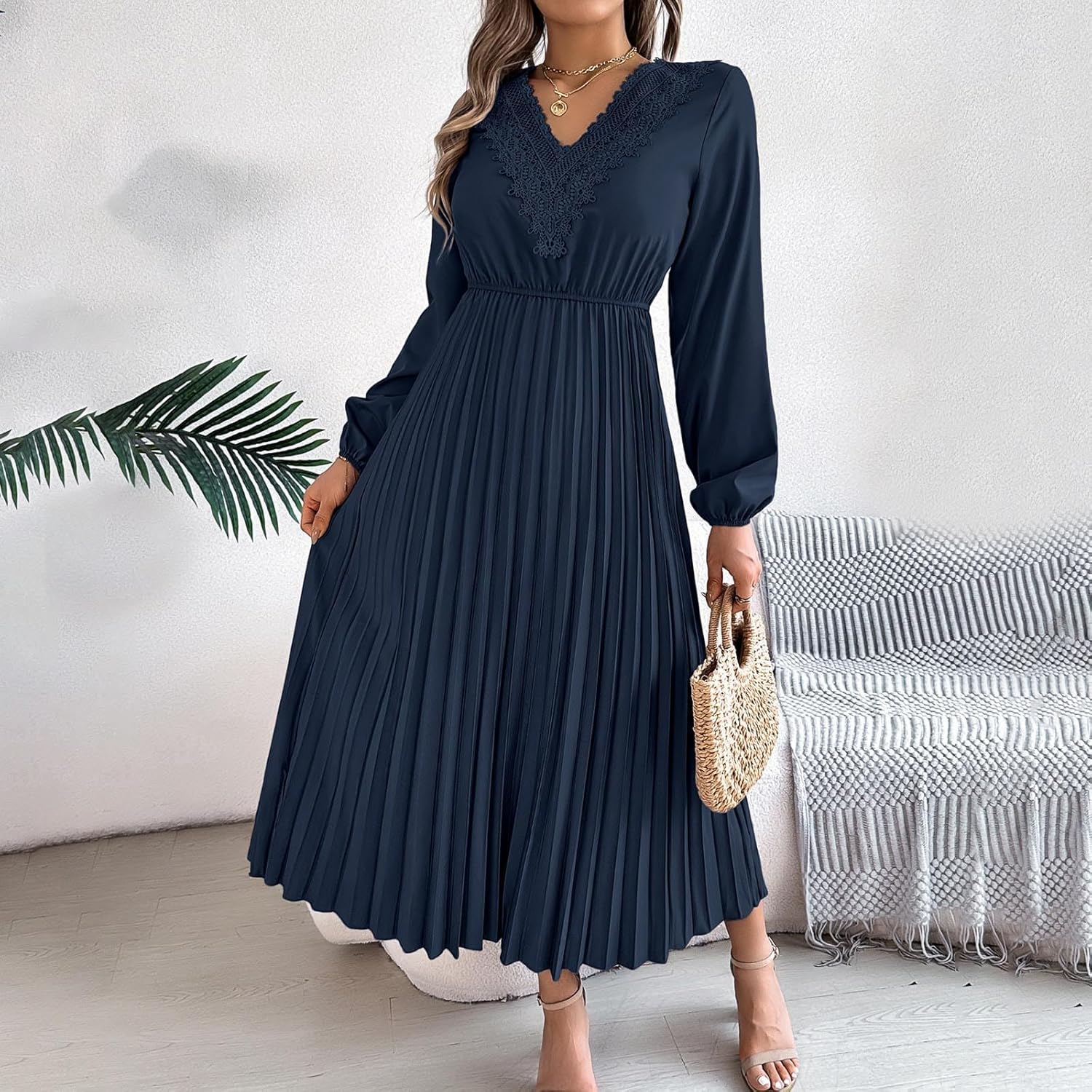 🎄Christmas Sale🔥Women's V-neck long-sleeved pleated lace high-waisted maxi dress