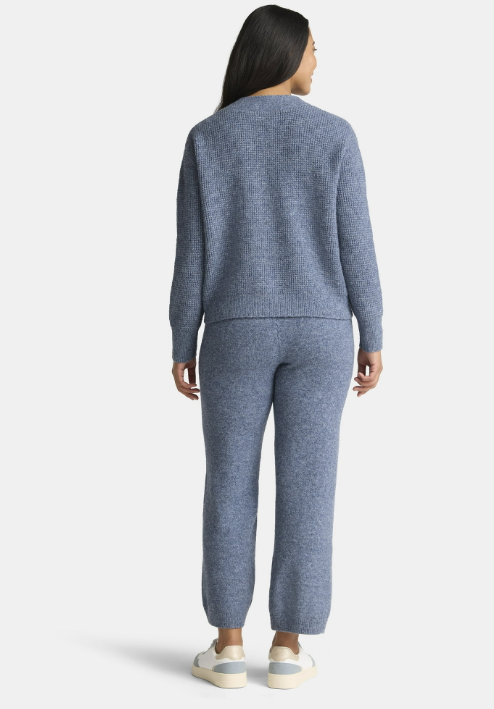 Casual V-neck buttoned knitted drawstring suit