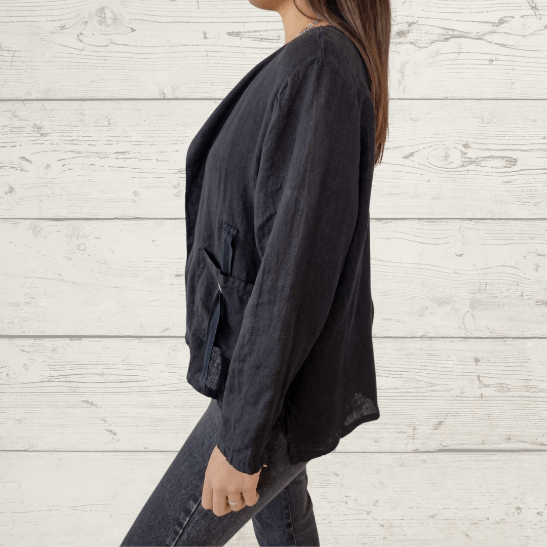 Chaqueta de lino Italiano con ojetillos en los bolsillos, color negro