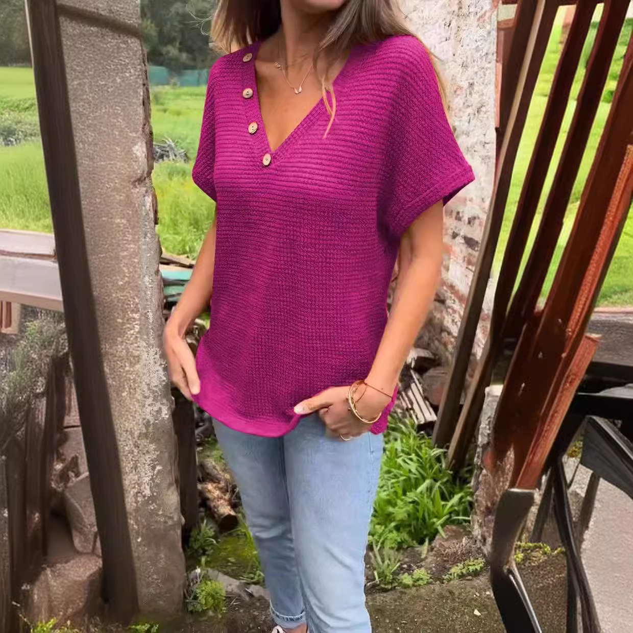 Fashionable sleeved V-neck women's top