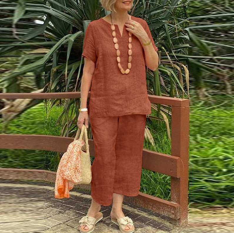 A loose and casual cotton and linen suit of 2 pieces