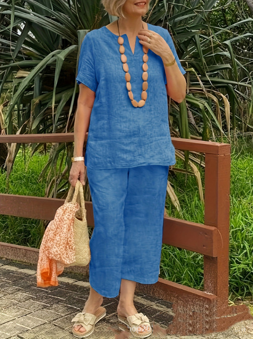 A loose and casual cotton and linen suit of 2 pieces