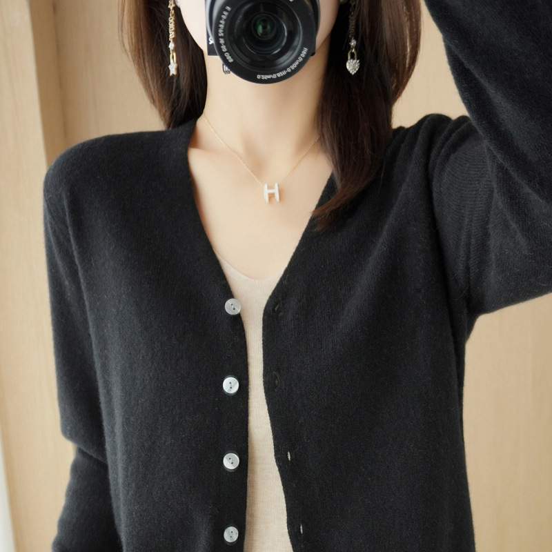 Women's Solid Color Long Sleeve Knitted  V-Neck Korean Style Cashmere Cardigan Jacket