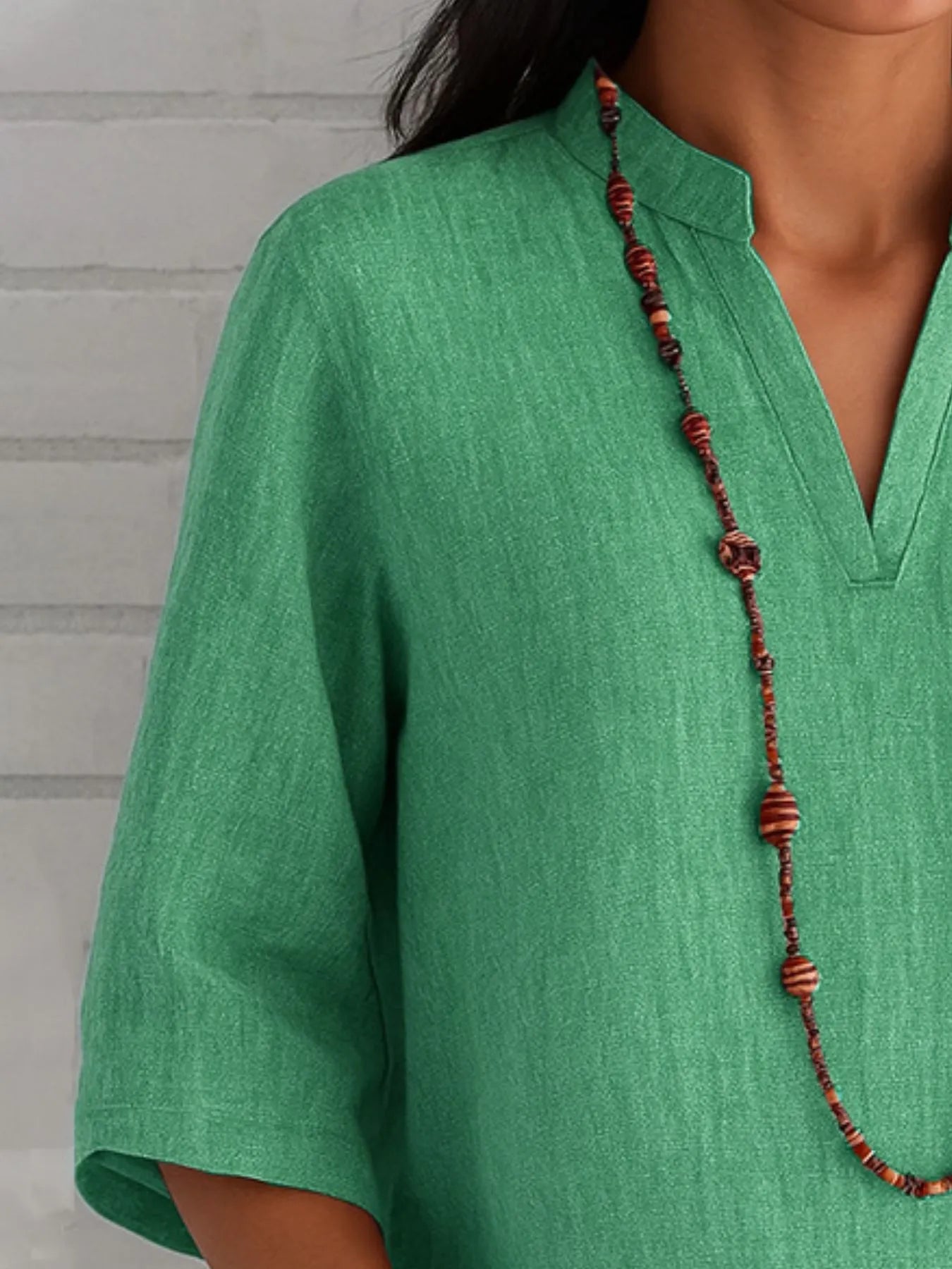 Three-quarter sleeve slit shirt