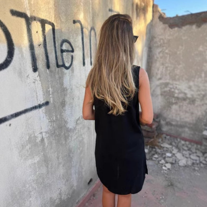 Women's Sleeveless Dress With Button Pocket And V-Neckline