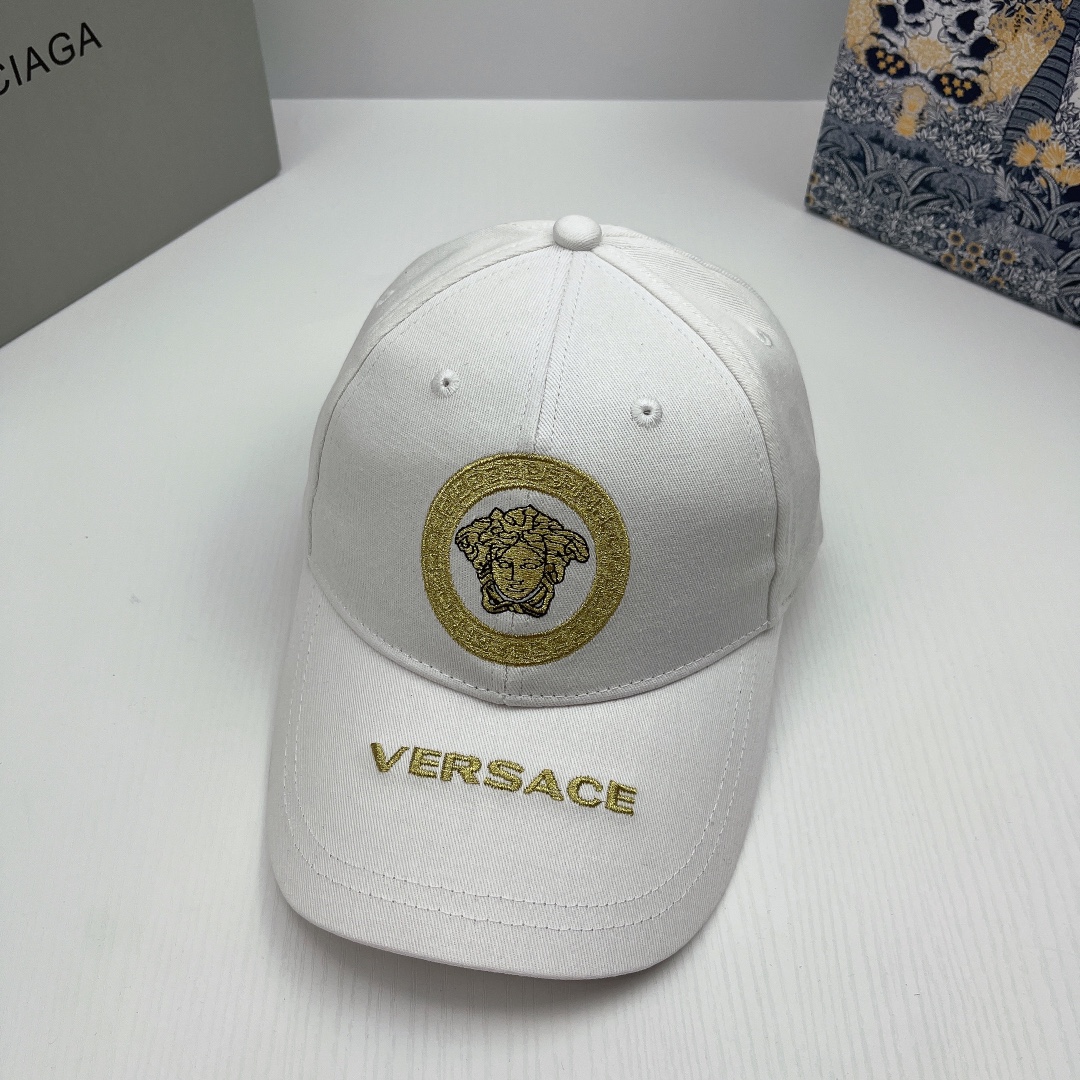 logo-embroidered cap