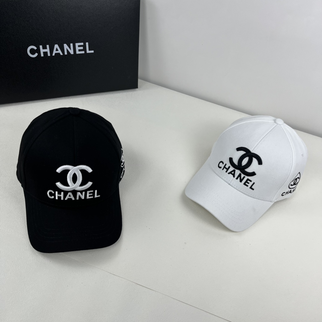 SOLID COLOR DOUBLE C LETTER BASEBALL CAP