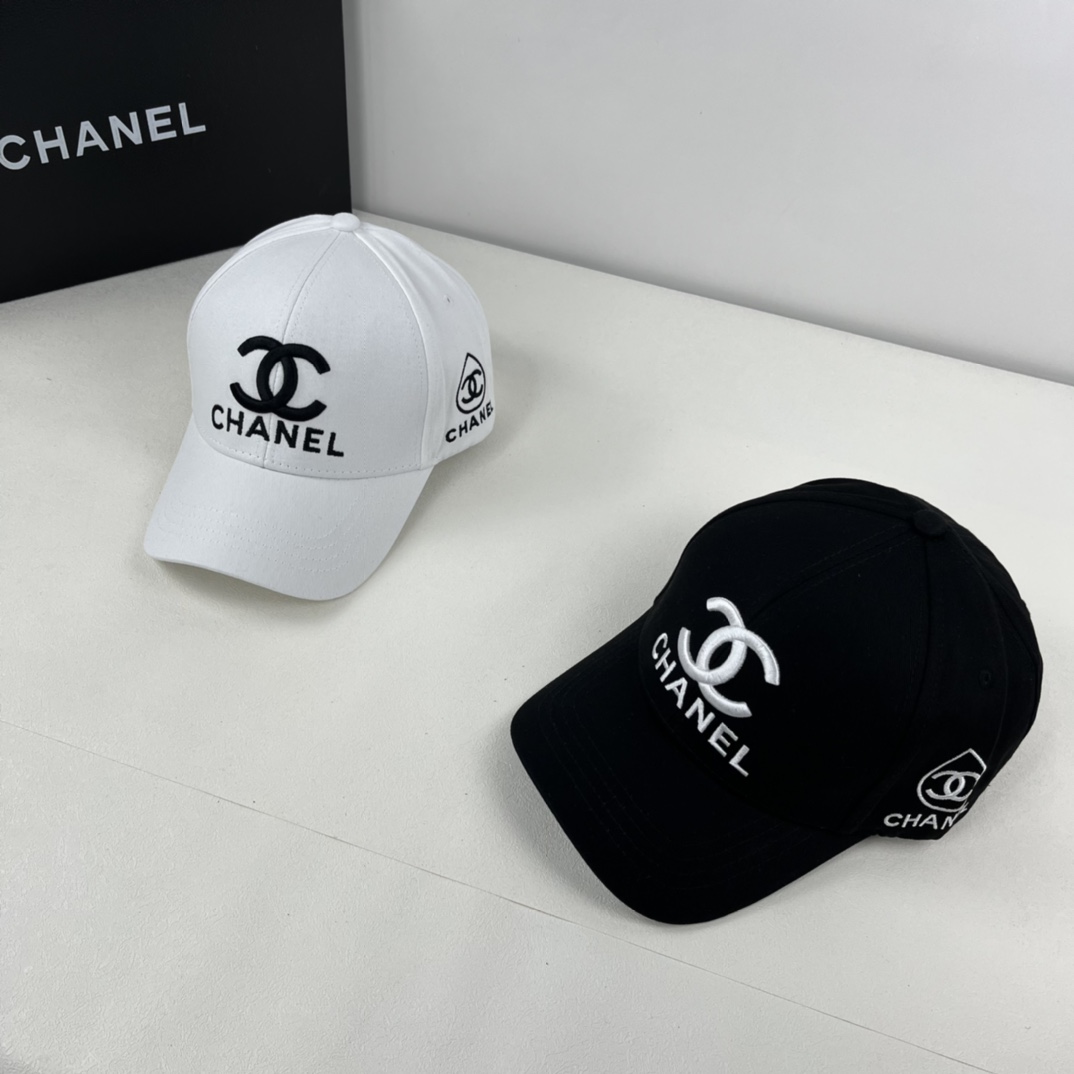 SOLID COLOR DOUBLE C LETTER BASEBALL CAP