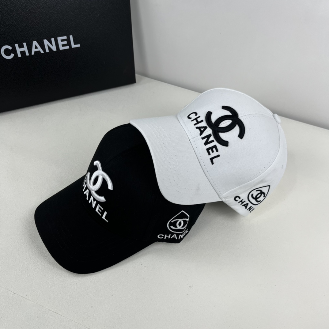 SOLID COLOR DOUBLE C LETTER BASEBALL CAP
