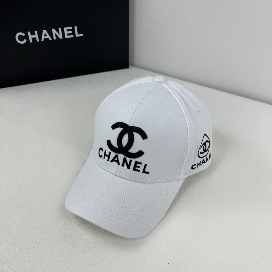 SOLID COLOR DOUBLE C LETTER BASEBALL CAP