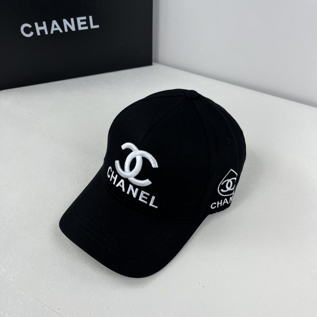 SOLID COLOR DOUBLE C LETTER BASEBALL CAP