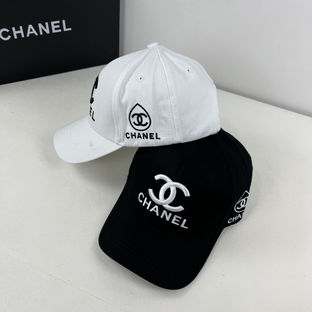 SOLID COLOR DOUBLE C LETTER BASEBALL CAP