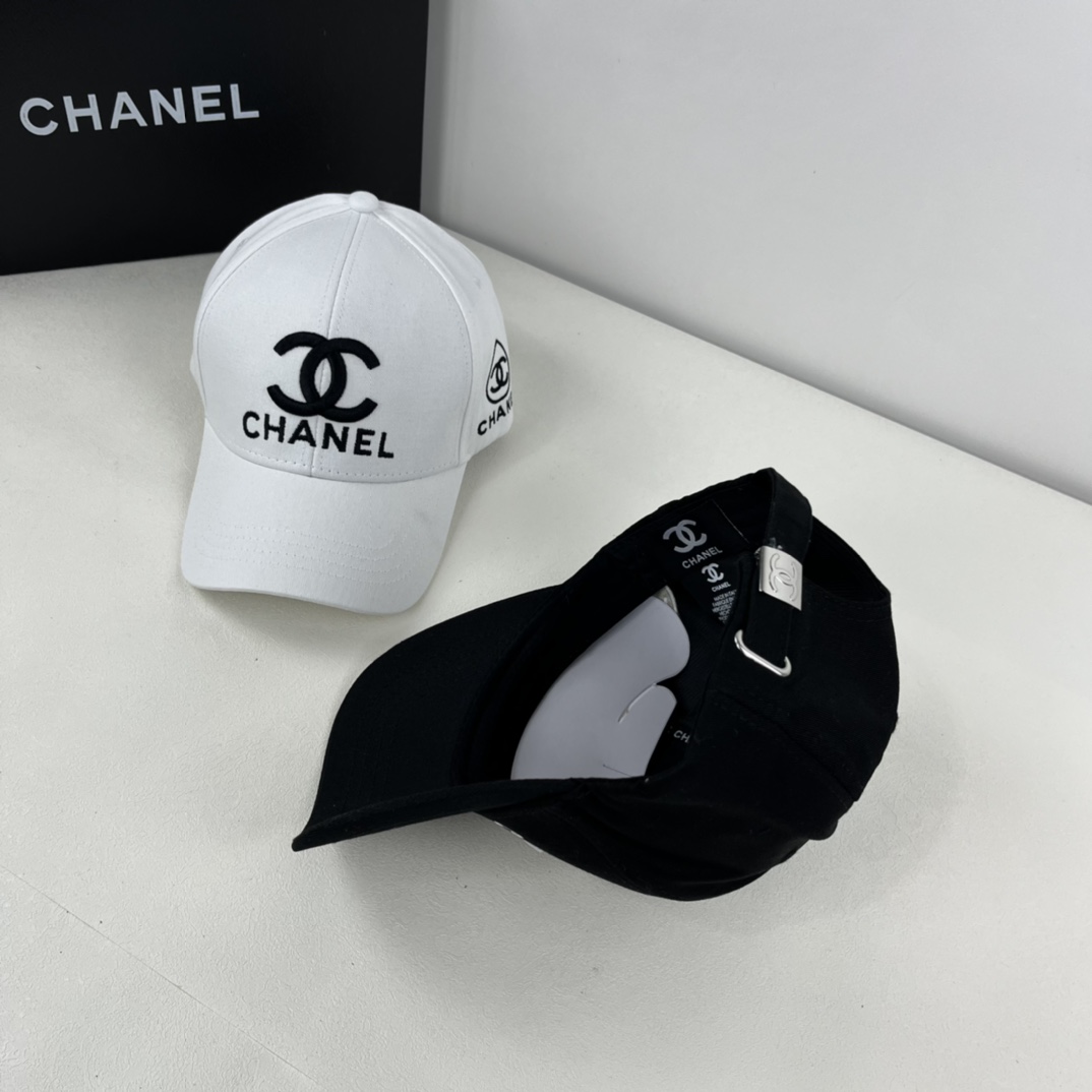 SOLID COLOR DOUBLE C LETTER BASEBALL CAP
